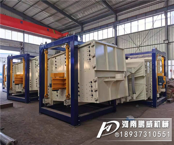 2040方形搖擺篩客戶篩分石英砂使用現場