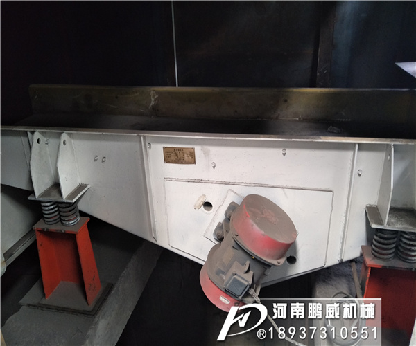 1040測振式棒條振動篩安裝調試現場