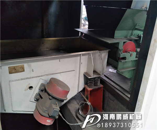 1040測振式棒條振動篩安裝調試現場