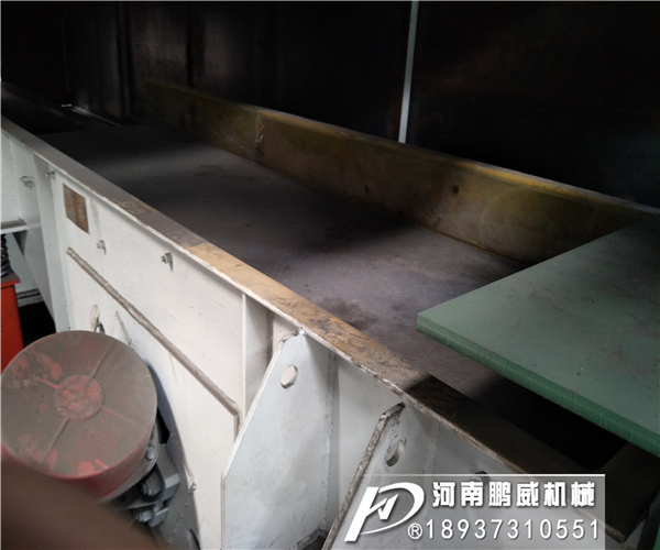 1040測振式棒條振動篩安裝調試現場