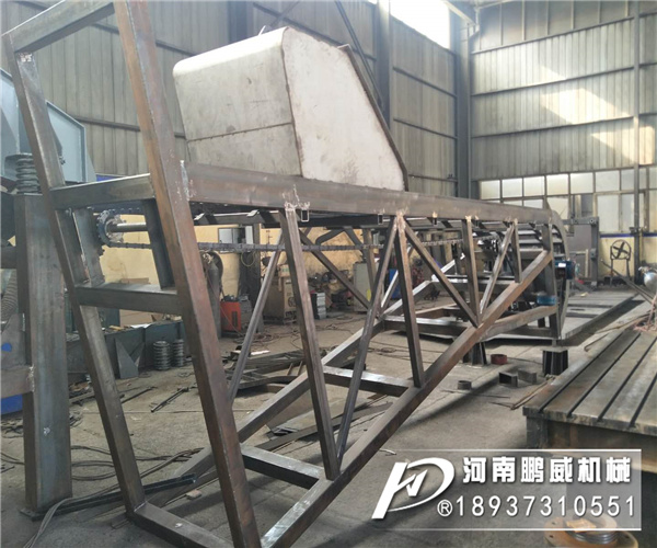 自動翻斗提升機