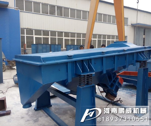 直線振動篩在運行時物料往一邊跑是什么原因？