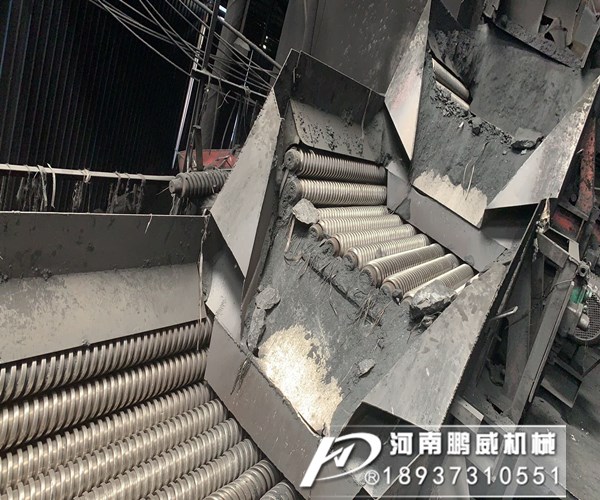 砂石料廠使用的振動篩分機結構及工作原理大致有以下幾種