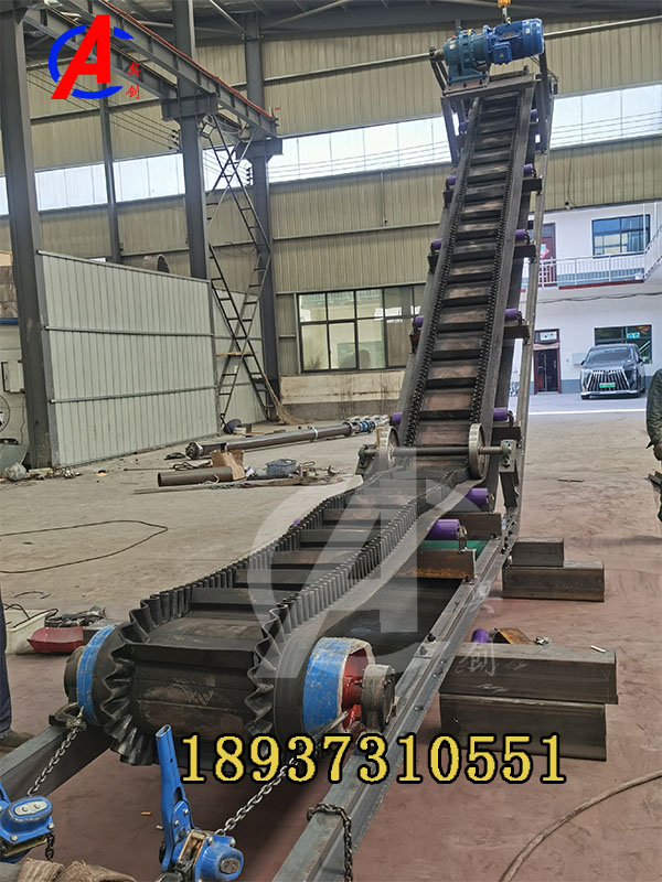 大傾角皮帶輸送機(jī)適用角度及優(yōu)點(diǎn)